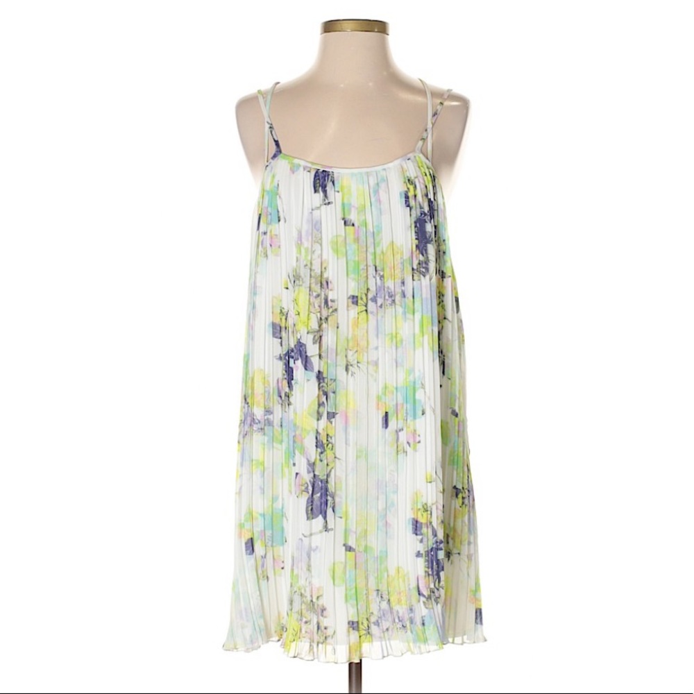 BCBGeneration NWT Floral shift dress small MSRP 98